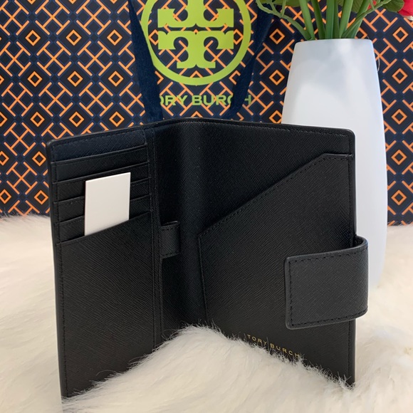 Tory Burch Emerson snap passport holder - Picture 3 of 3